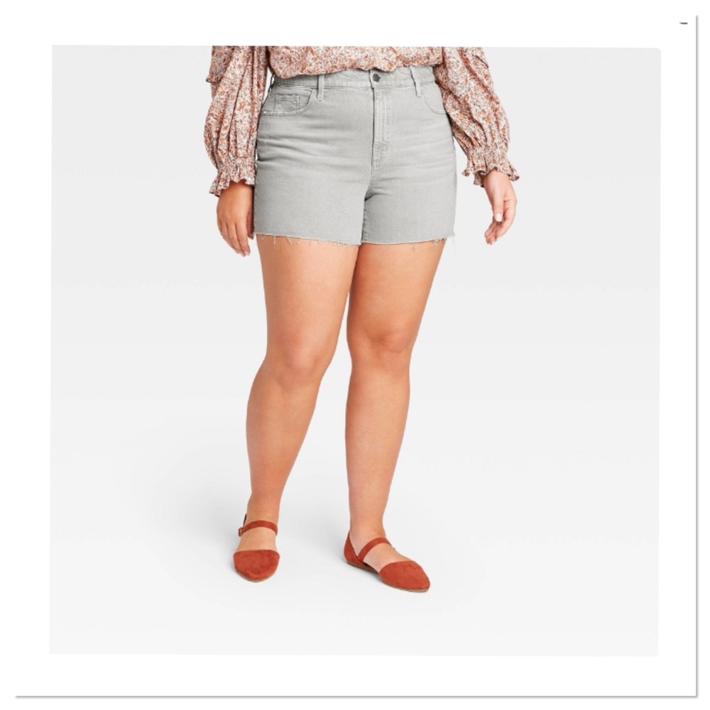 Womenโs Plus Size High Rise Midi Jean Shorts Universal Thread